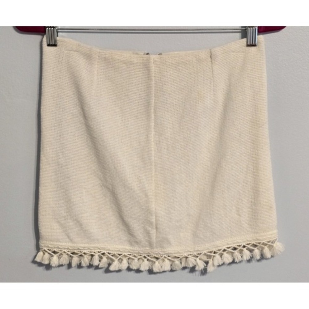 Moon River Women's Ivory Knit Tasseled Mini Skirt Size M 100% Cotton Resort Wear